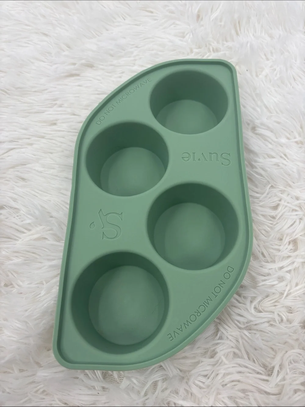 Suvie Silicone Egg Tray Green